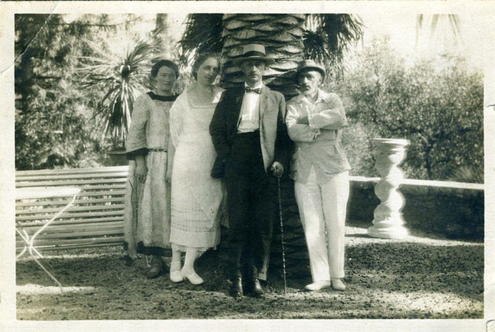 Иван Шмелёв с семьей