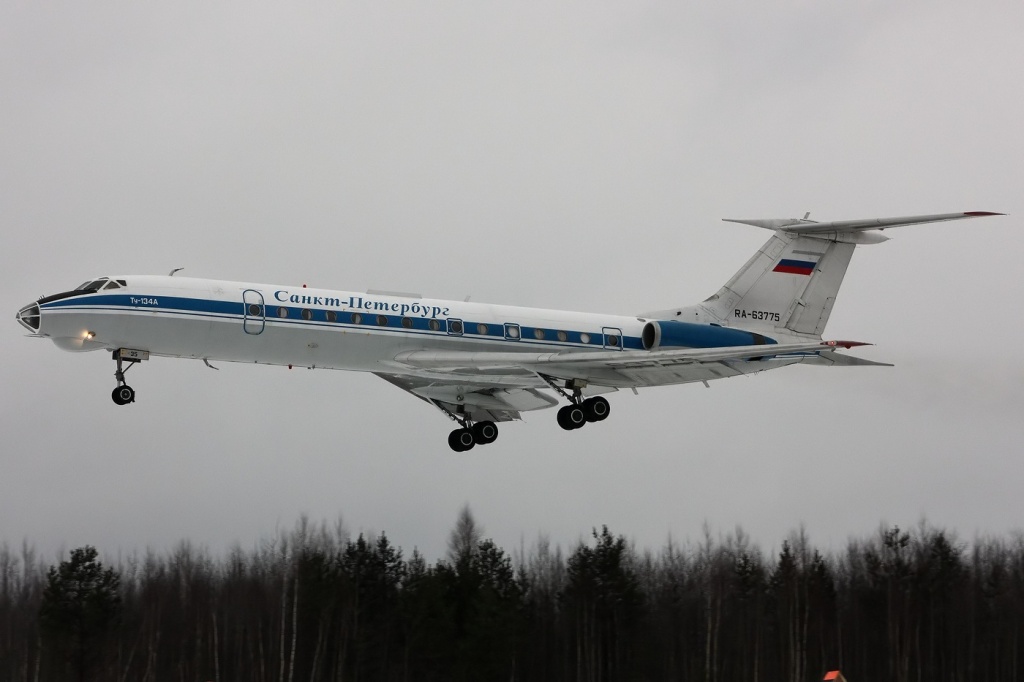 Tupolev_Tu-134AK,_Russia_-_Air_Force_AN1472223.jpg