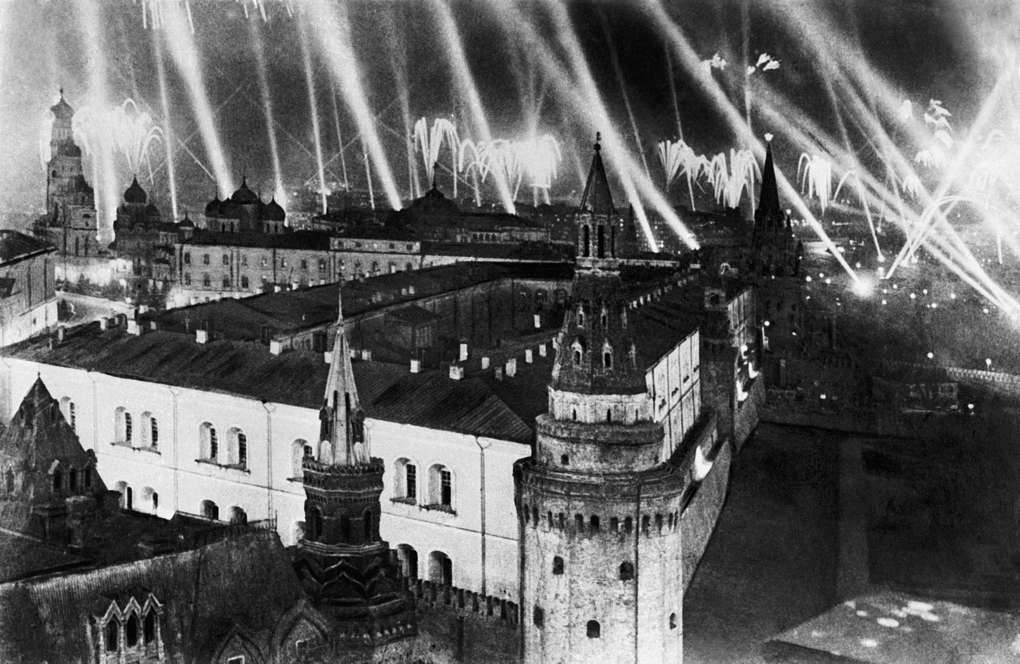 салют 1945.jpg