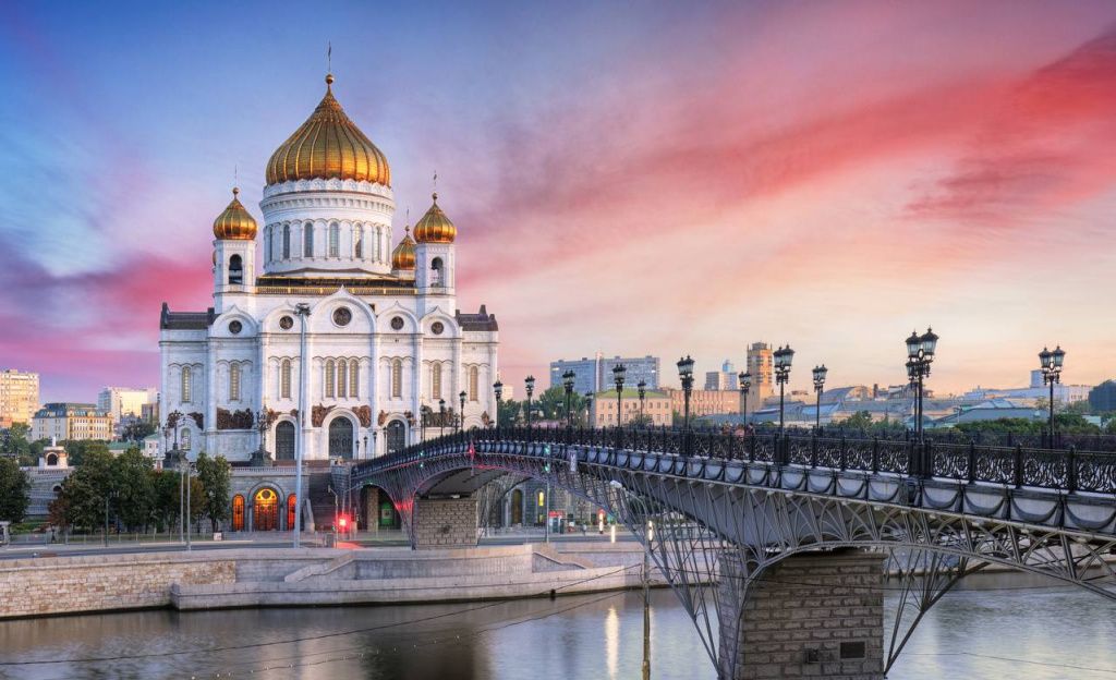 Храм, бассейн