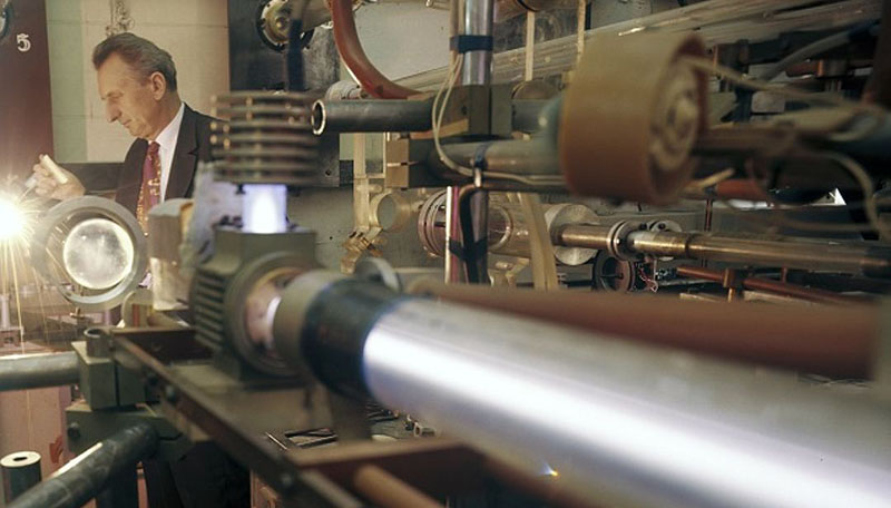 Прохоров Александр Михайлович и Басов Николай Геннадиевич – лауреаты Нобелевской премии по физике, создатели лазера Прохоров Александр Михайлович и Басов Николай Геннадиевич – лауреаты Нобелевской премии по физике, создатели лазера