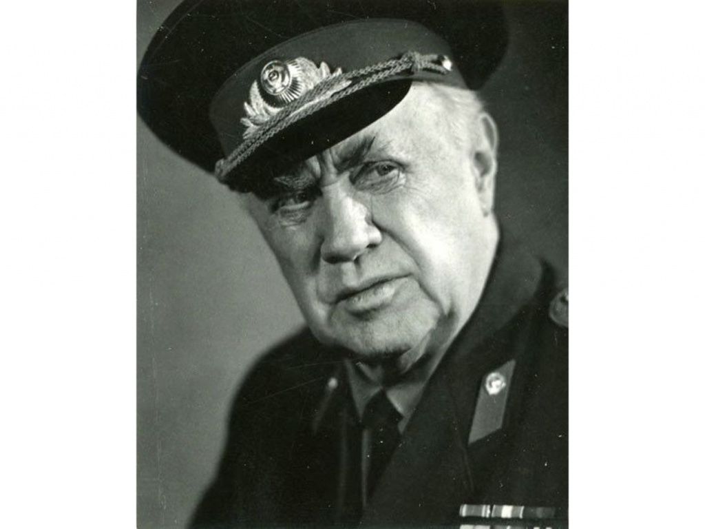 Михаил Жаров