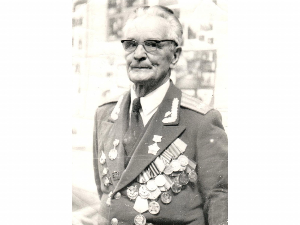 Зиновий Колобанов